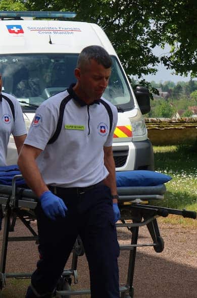 Secouristes spécialisés lors d'une intervention en milieu souterrain